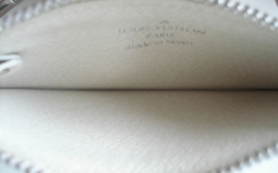 Louis Vuitton White Epi klíčenka