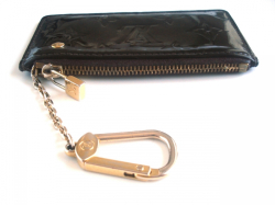 Louis Vuitton Vernis Amarante klíčenka